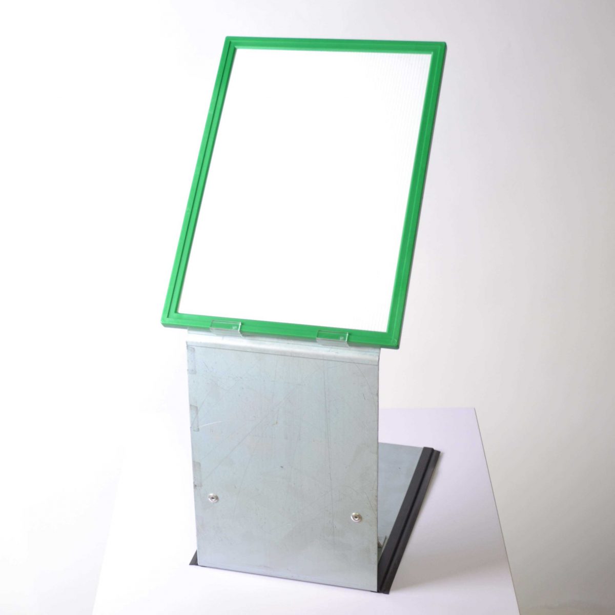 A4 Plastic Frame Green With Pallet Wedge