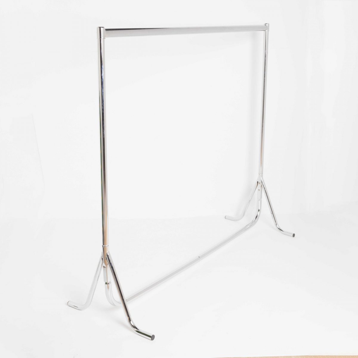 Chrome Clothes Rails With Fishtail Feet (3 - 6 ft Long)