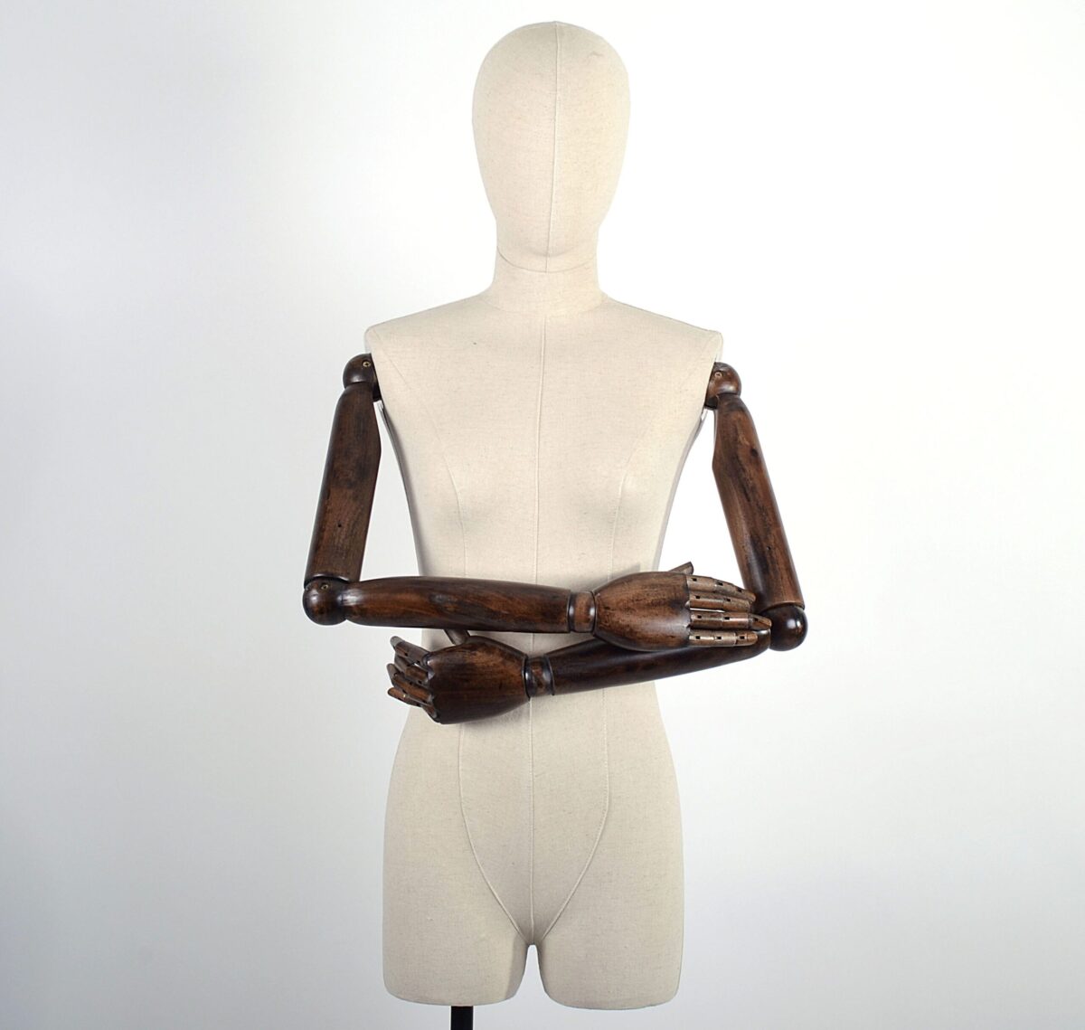 Articulated Female Torso Arms Crossed scaled