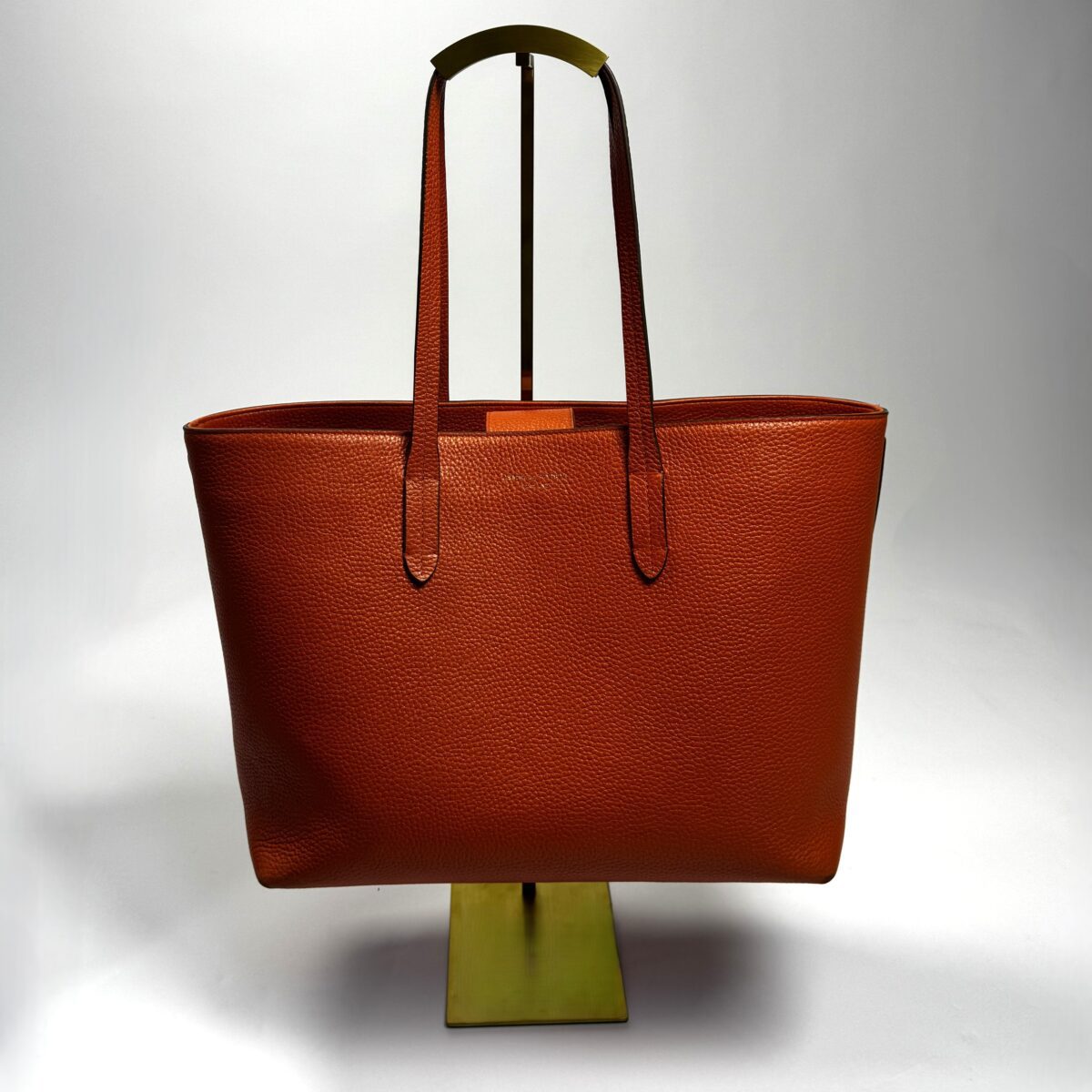 300142 Gold Handbag Stand (2)