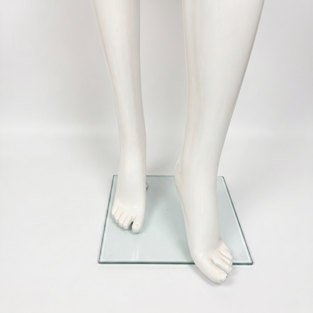 Gloss White Abstract Female (Leg Forward) (1)
